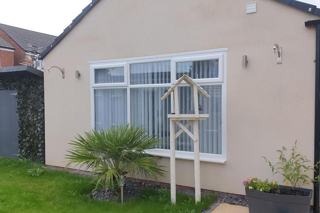 Near Liverpool Double Bedroom Hideaway Уиръл Екстериор снимка